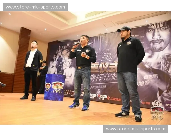 跨越40厘米的奇迹：重温周志鹏vs崔洪万视频，这场“大卫战歌利亚”的搏击神话为何永不过时？